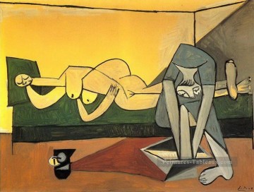  couché - Femme couchée et femme qui se lave le pied 1944 Cubisme